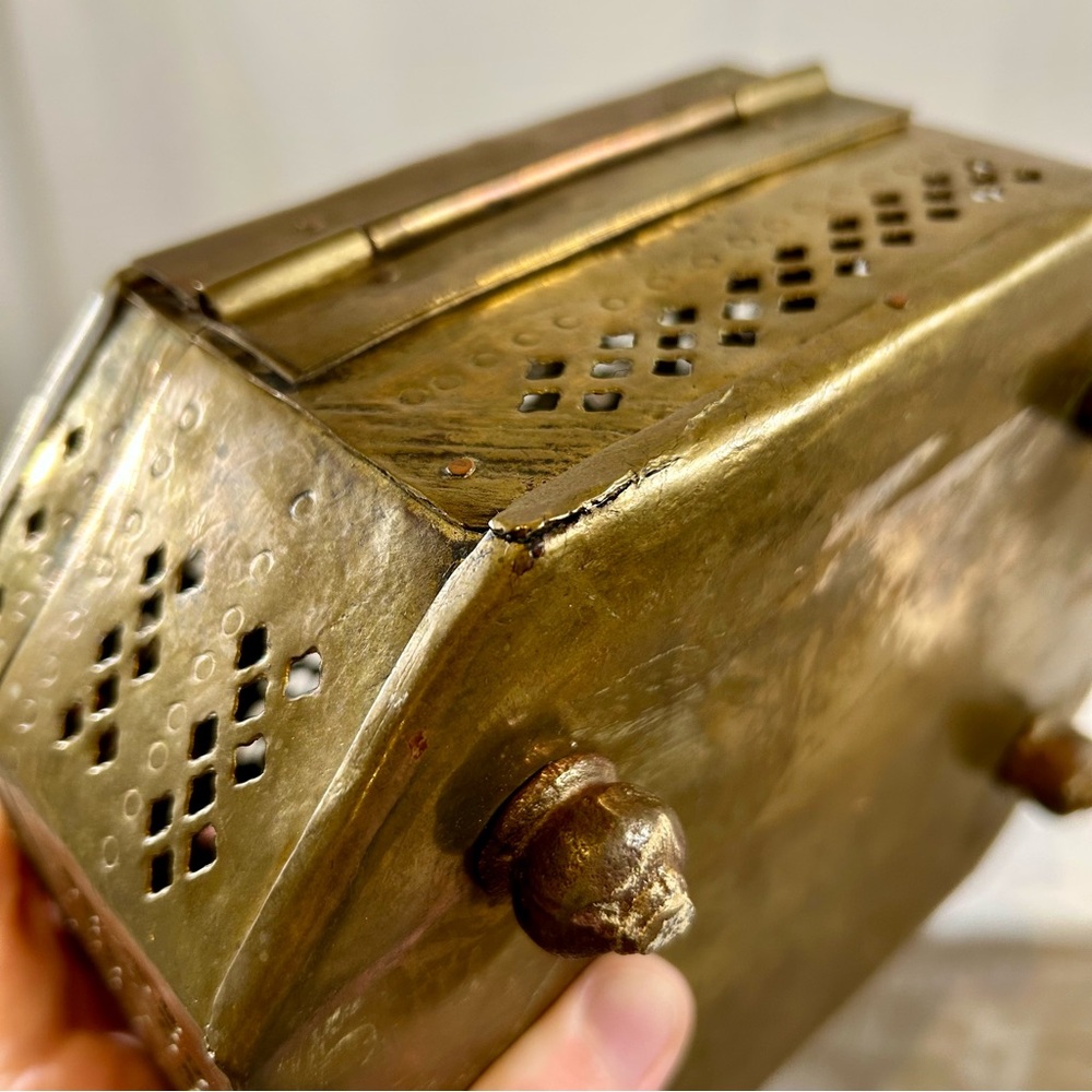Vintage MCM Large Indian Made Brass Cut-Out Lotus Cricket Incense Box - Picture 12 of 15